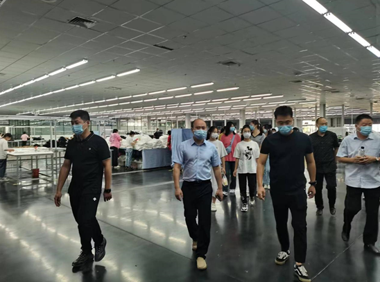 beat365在线唯一官网服装设计与工艺专业师生共赴商水盛泰纺织集团参观交流